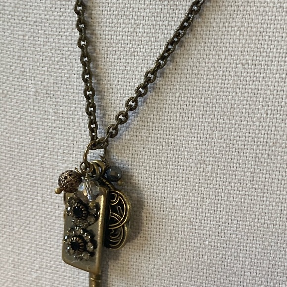 NWT Brass Key Necklace on Brass long chain with Swarovski Crystals - Picture 4 of 5